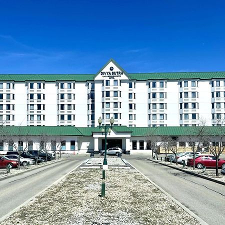 Hotel Divya Sutra Plaza And Conference Centre Calgary Airport Zewnętrze zdjęcie