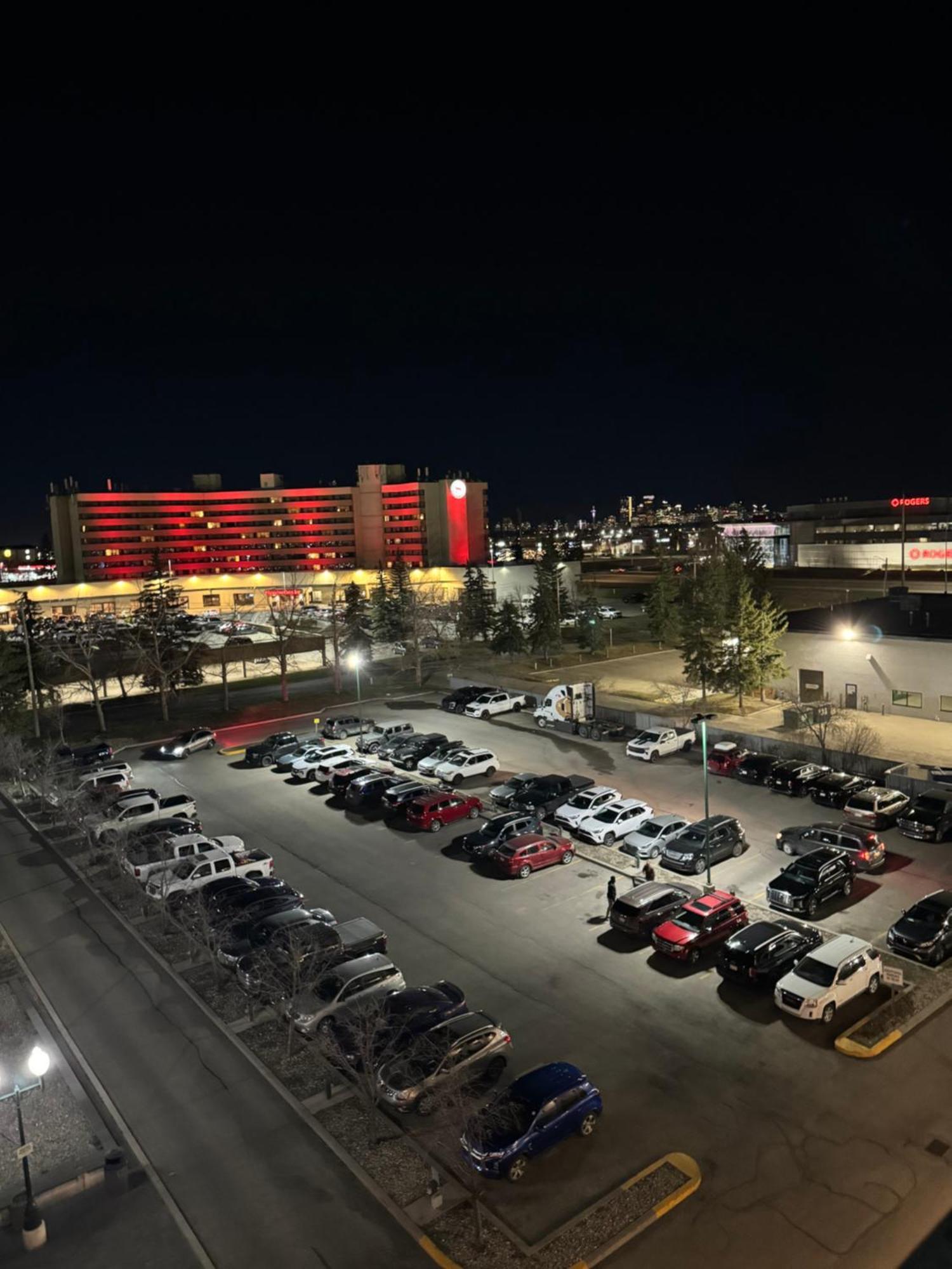 Hotel Divya Sutra Plaza And Conference Centre Calgary Airport Zewnętrze zdjęcie