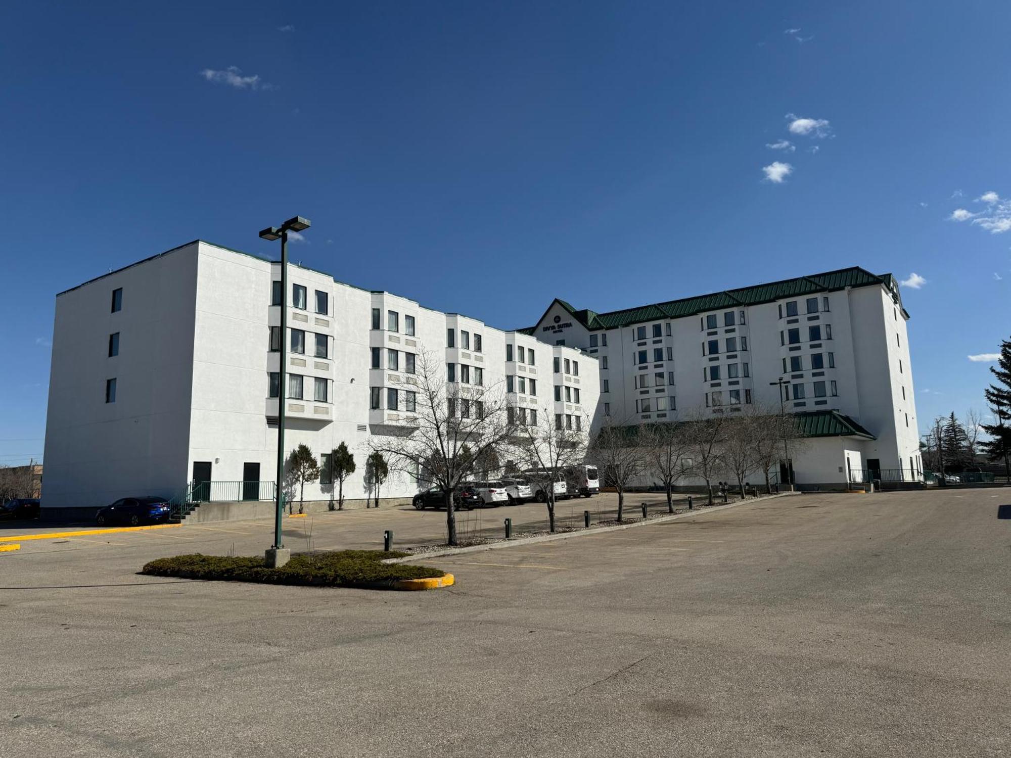 Hotel Divya Sutra Plaza And Conference Centre Calgary Airport Zewnętrze zdjęcie