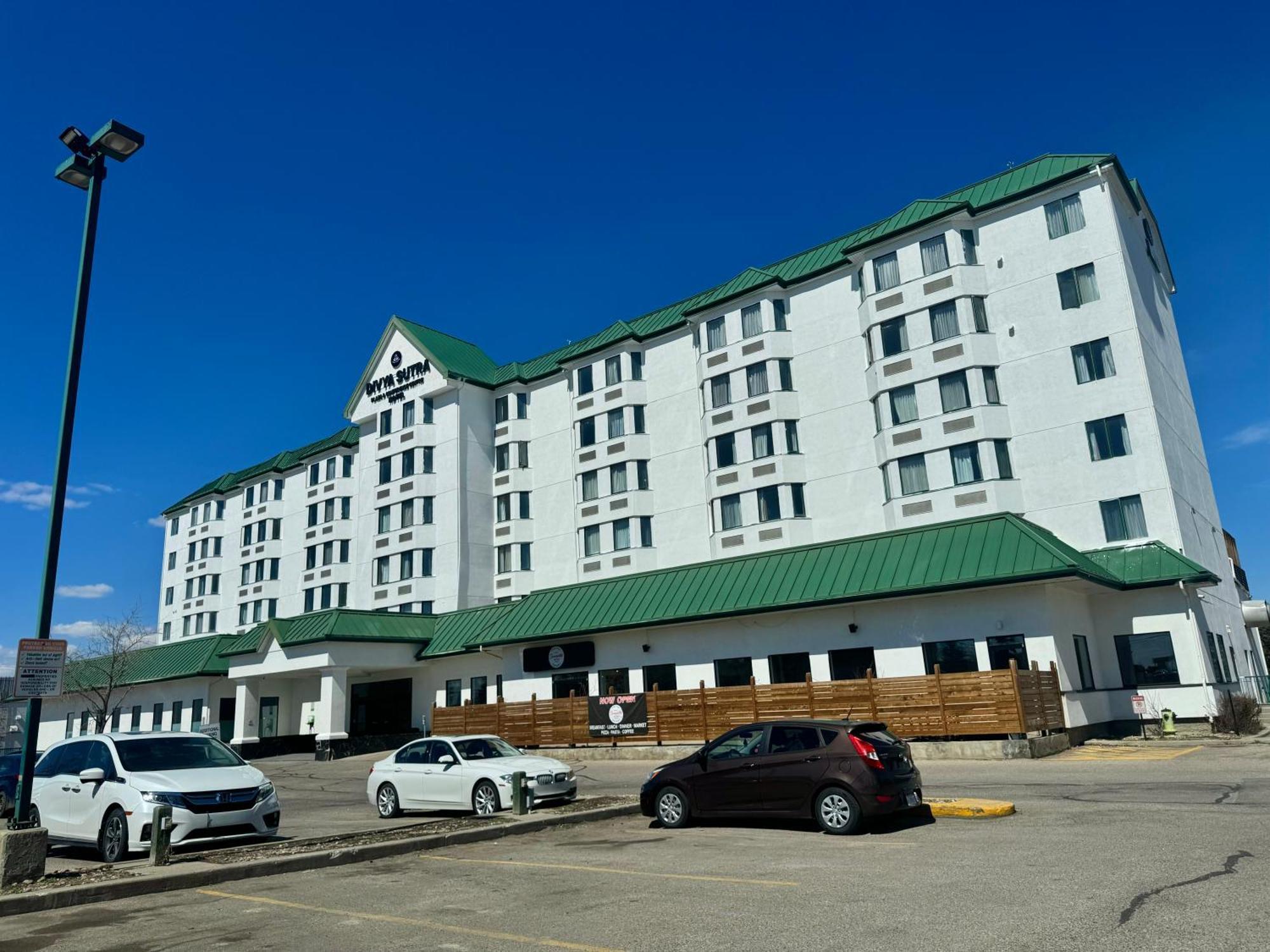 Hotel Divya Sutra Plaza And Conference Centre Calgary Airport Zewnętrze zdjęcie