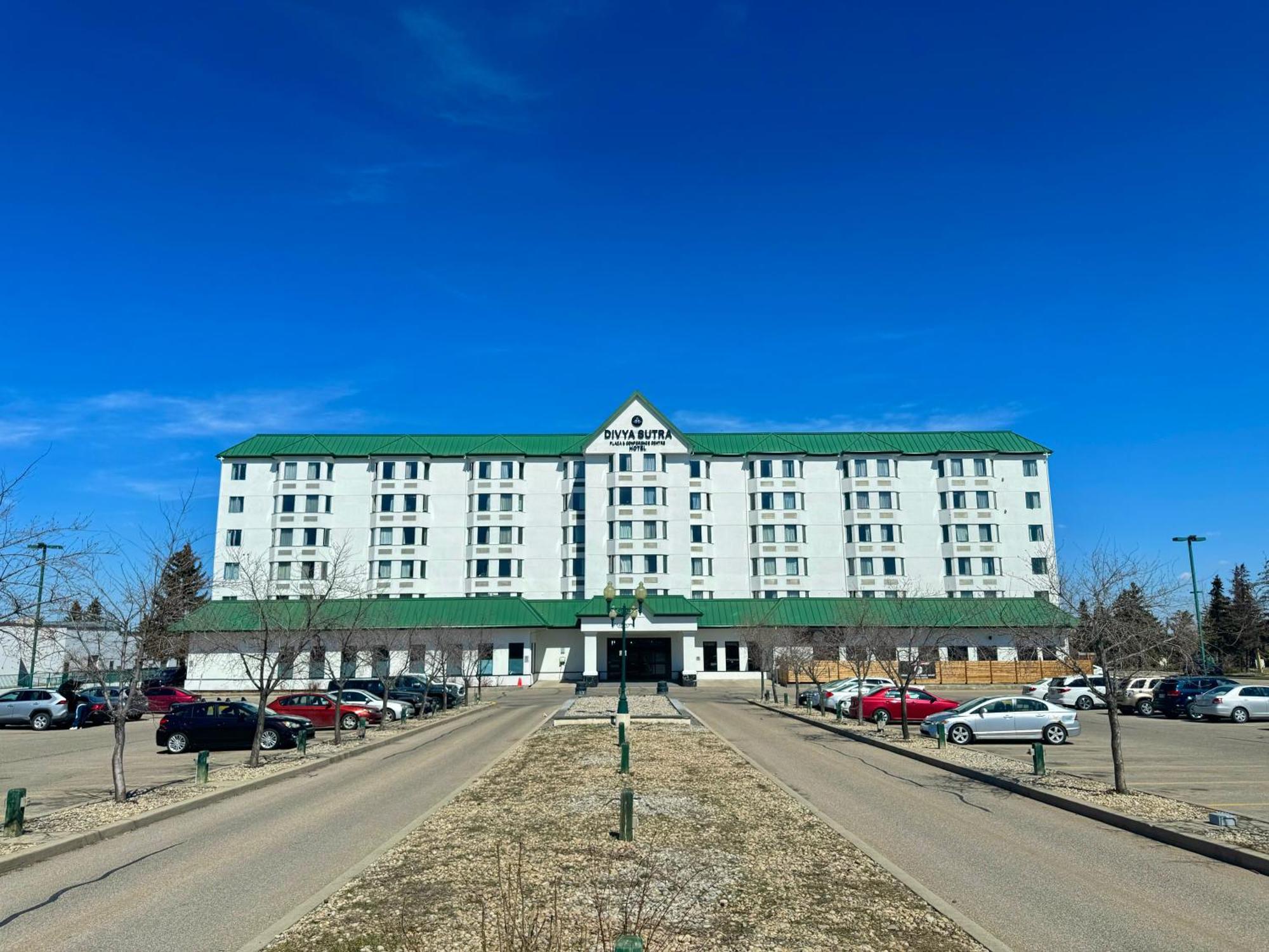 Hotel Divya Sutra Plaza And Conference Centre Calgary Airport Zewnętrze zdjęcie