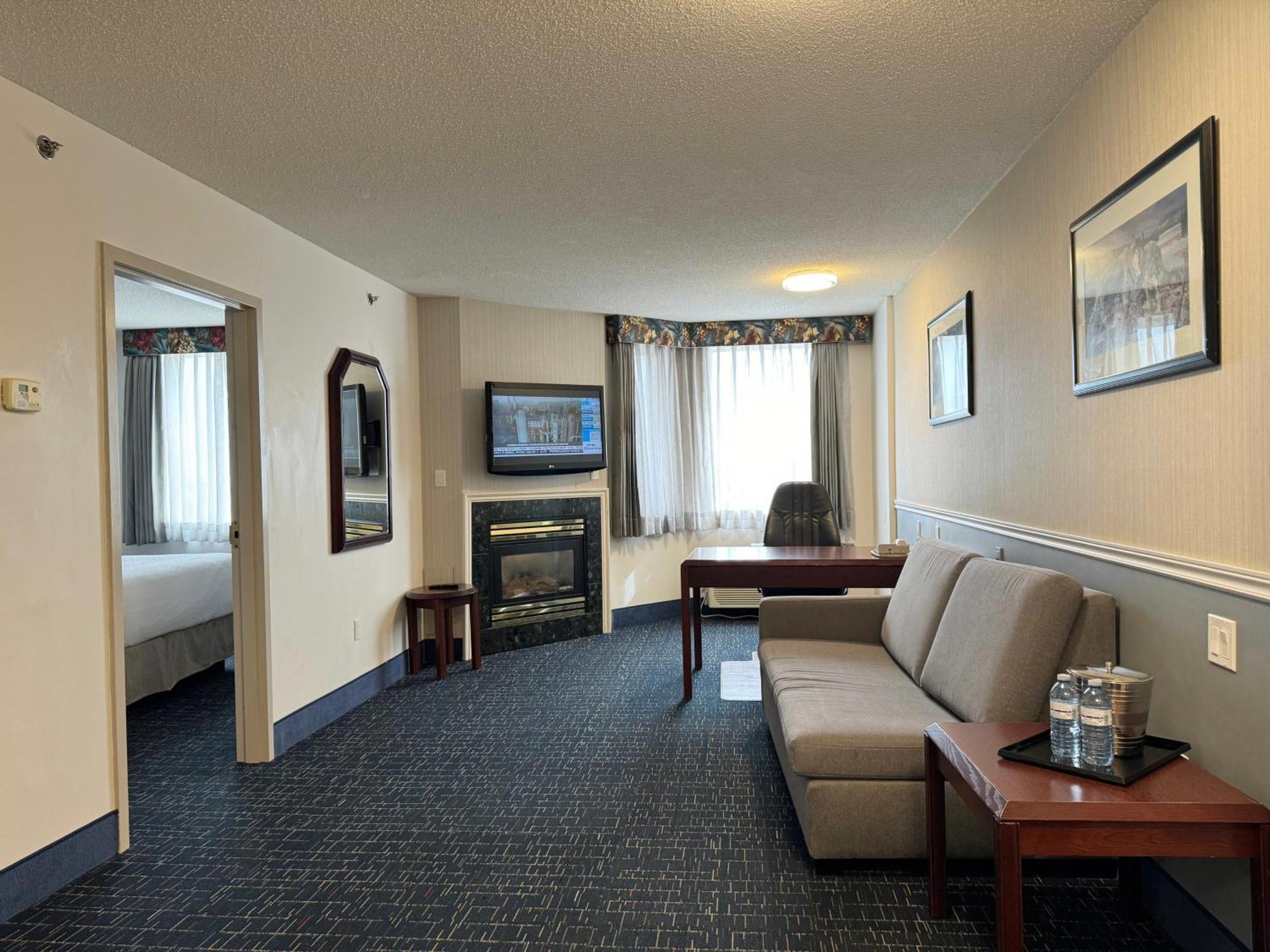 Hotel Divya Sutra Plaza And Conference Centre Calgary Airport Zewnętrze zdjęcie