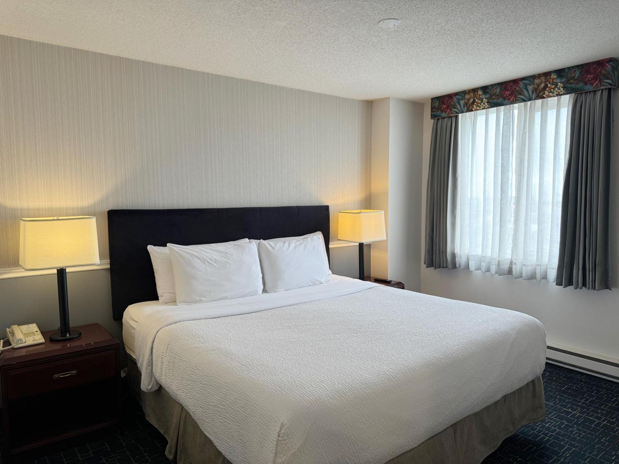 Hotel Divya Sutra Plaza And Conference Centre Calgary Airport Zewnętrze zdjęcie