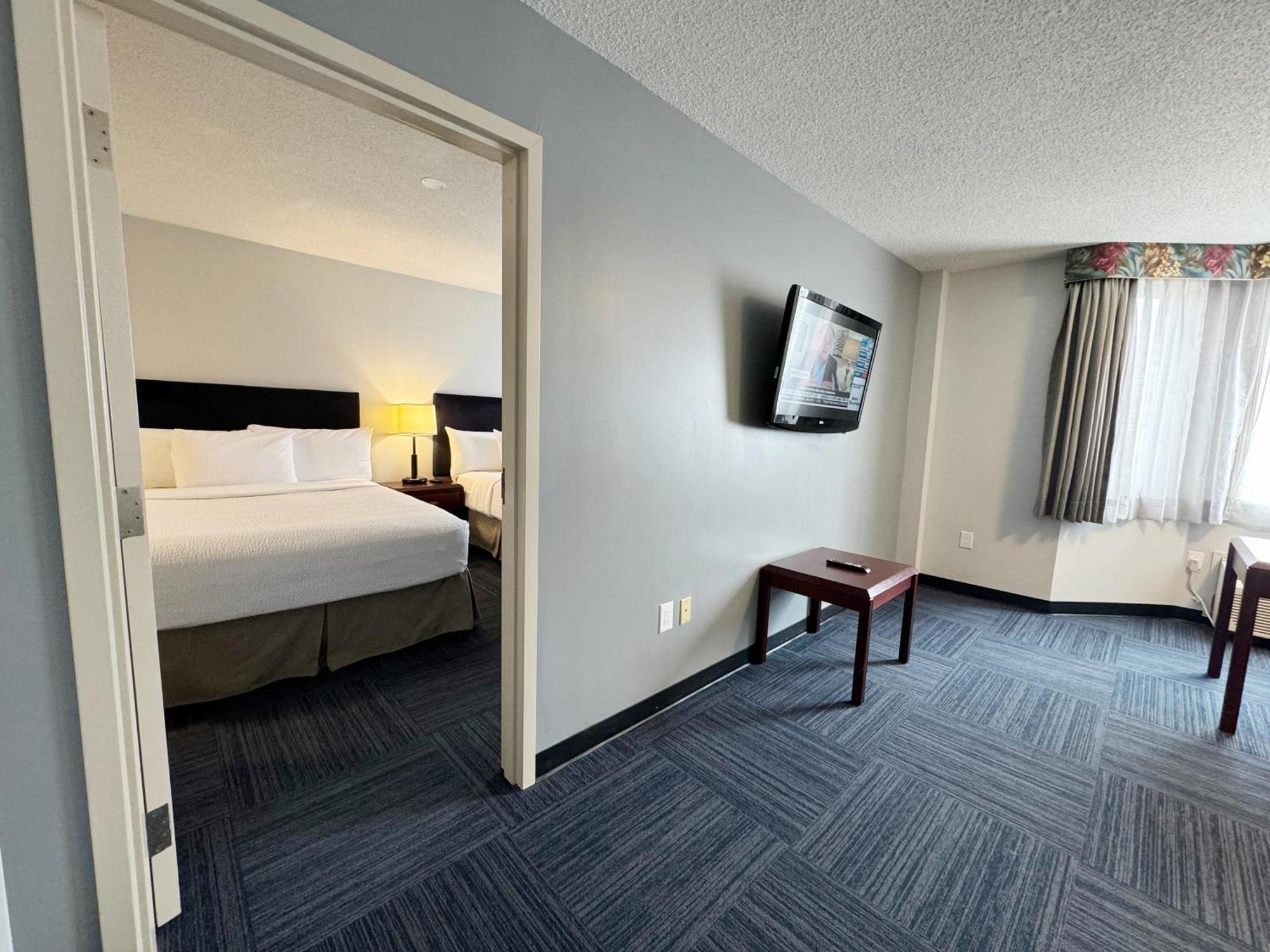 Hotel Divya Sutra Plaza And Conference Centre Calgary Airport Zewnętrze zdjęcie