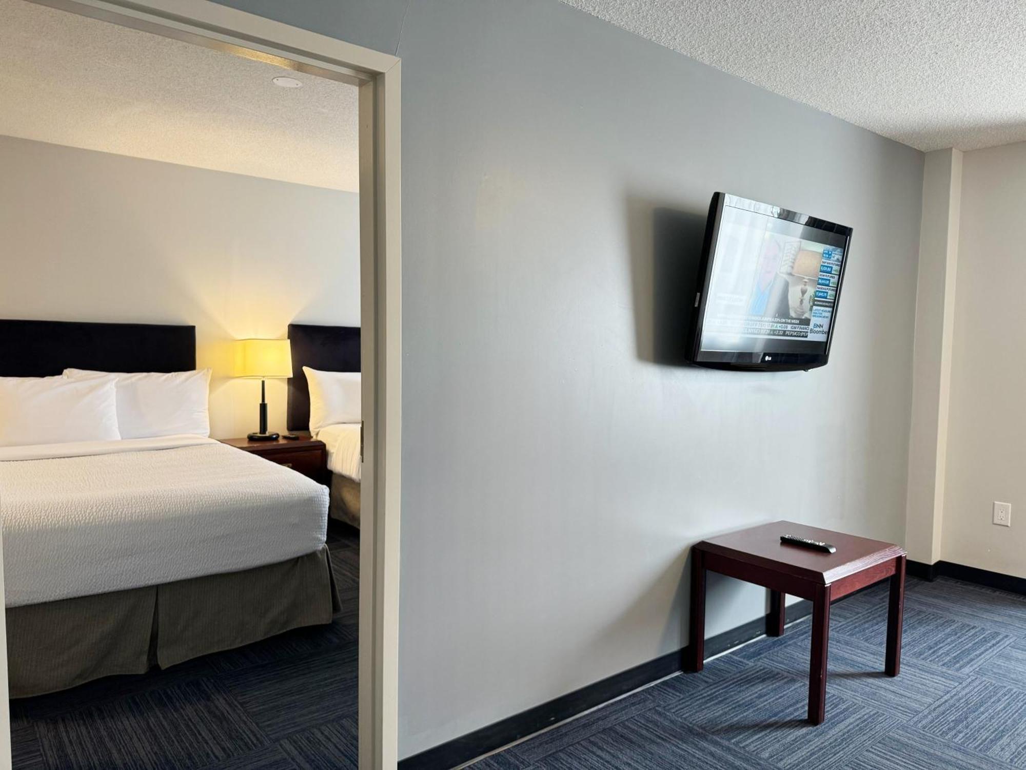 Hotel Divya Sutra Plaza And Conference Centre Calgary Airport Zewnętrze zdjęcie