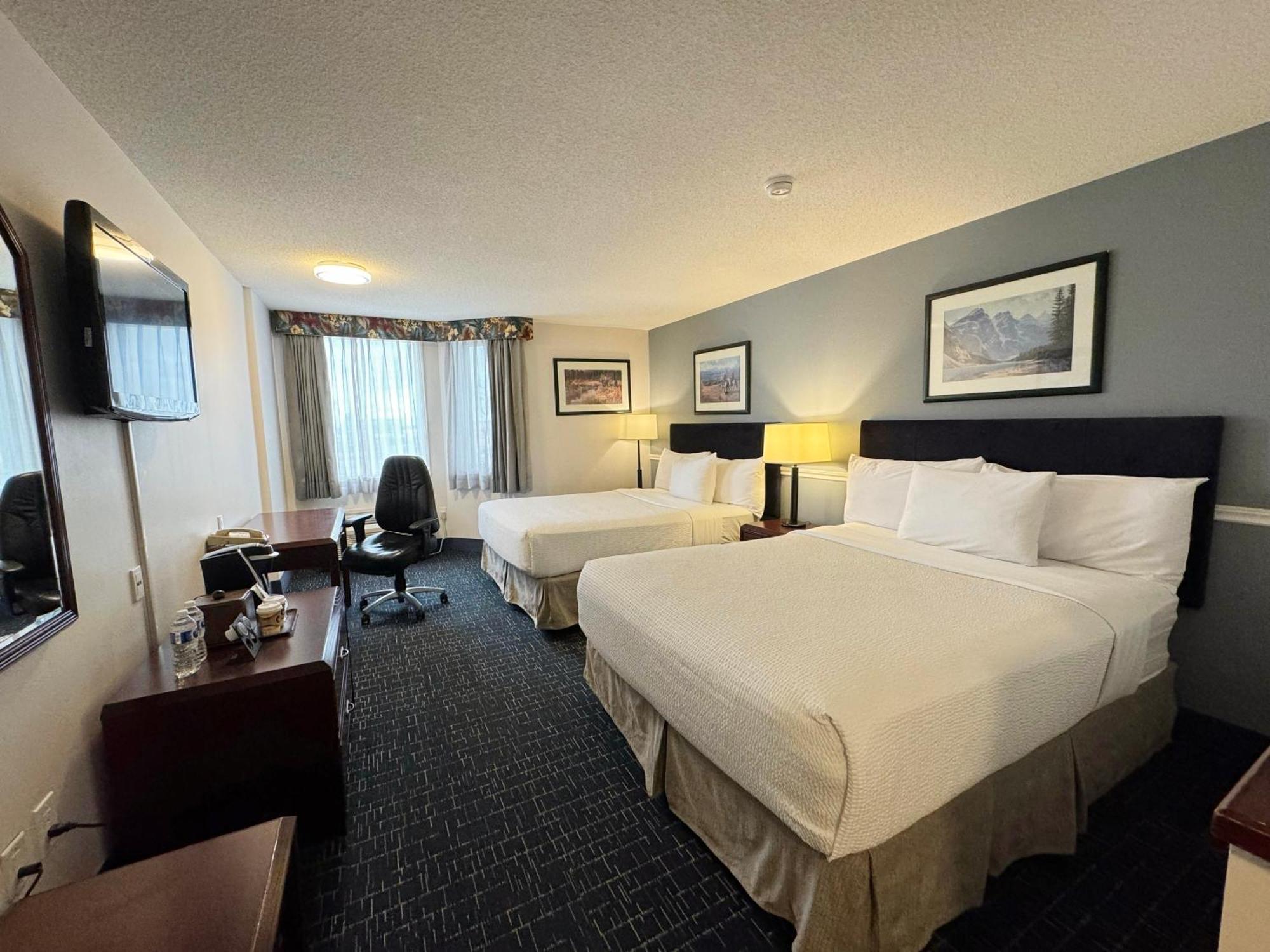 Hotel Divya Sutra Plaza And Conference Centre Calgary Airport Zewnętrze zdjęcie